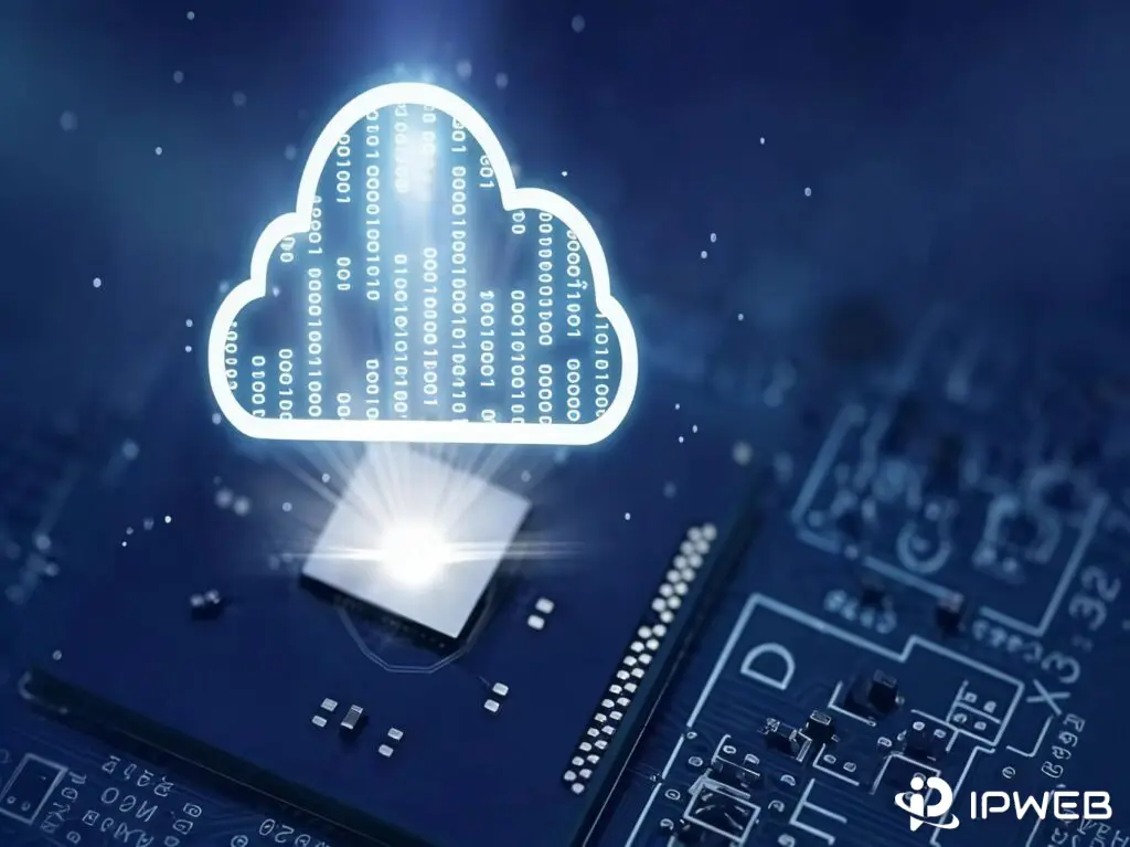 一幅描绘云计算与电路板融合的科技概念图。蓝色PCB电路板中央有一块发光的芯片，板上集成带有二进制数据的云朵图标，下方有光线效果，背景虚化，突出硬件与数据传输的科技感。