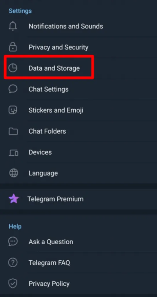 Telegram设置界面中Data and Storage选项位置示例图