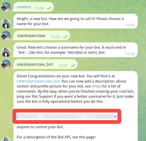 BotFather 创建 Telegram 机器人后的对话示意图，页面显示新机器人已创建成功，并返回对应的 TOKEN 信息